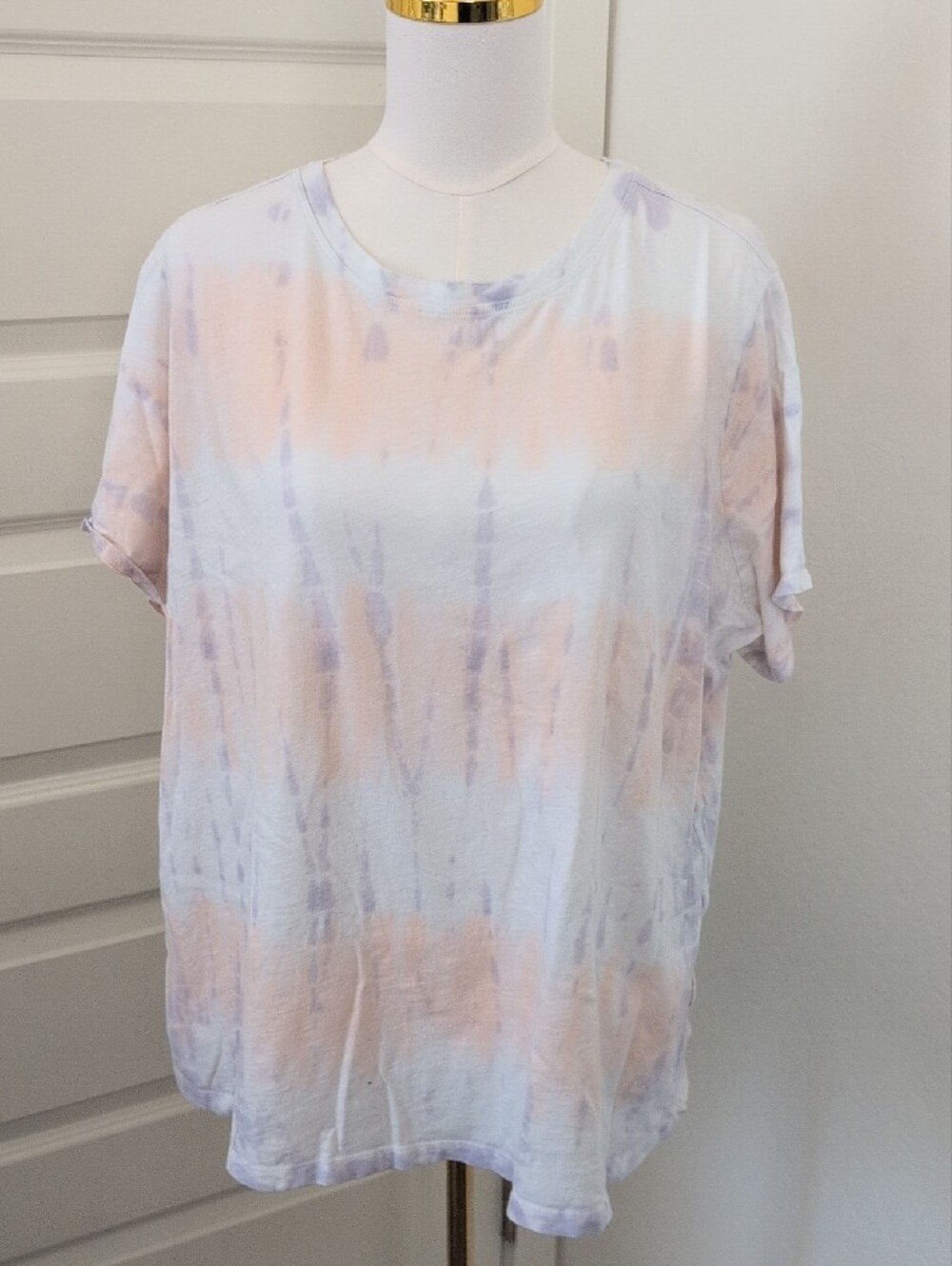 ATHLETA White Tee with Light Peach and Lavender Tie-Dye Plus Size 3X